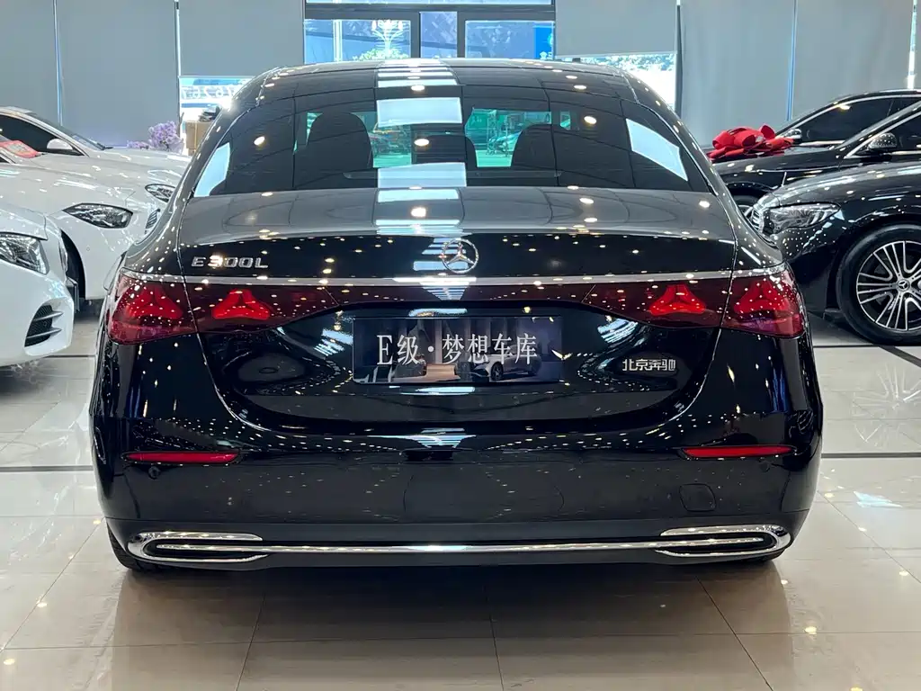 Mercedes-Benz E-Class — миниатюра 14