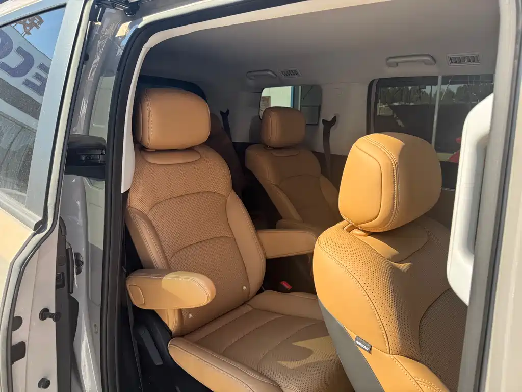 Wuling Xingguang 730 New Energy — миниатюра 11