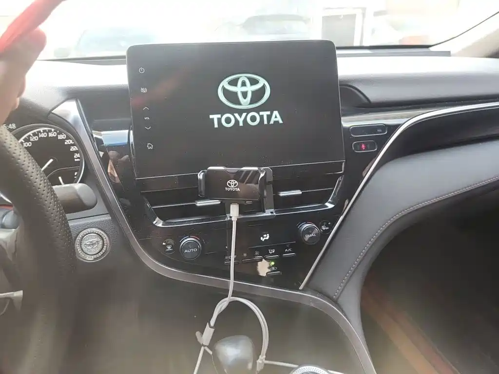 Toyota Camry — миниатюра 6