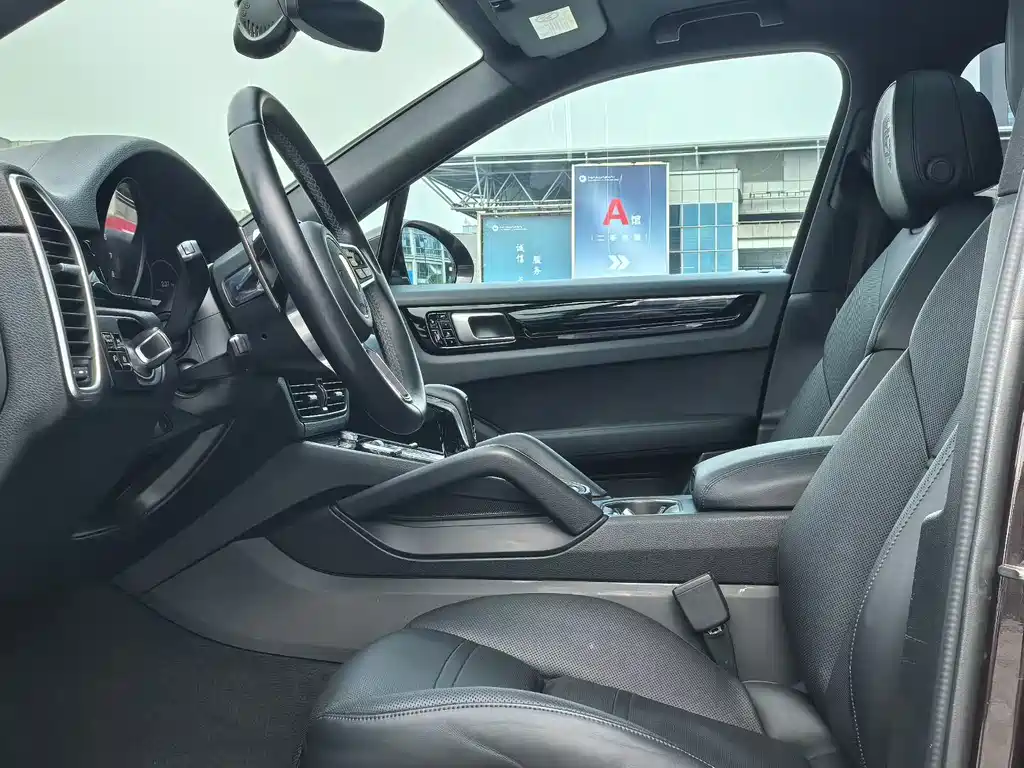 Porsche Cayenne — миниатюра 4