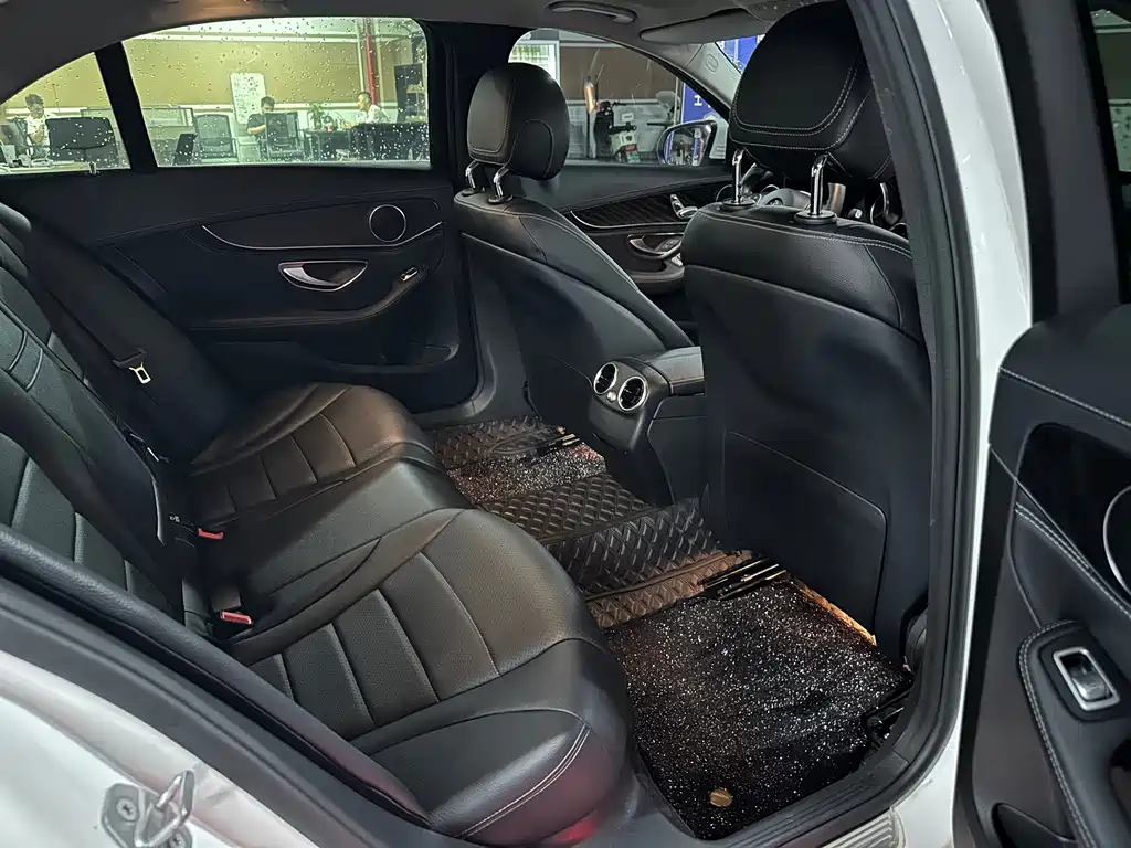 Mercedes-Benz C-Class — миниатюра 12