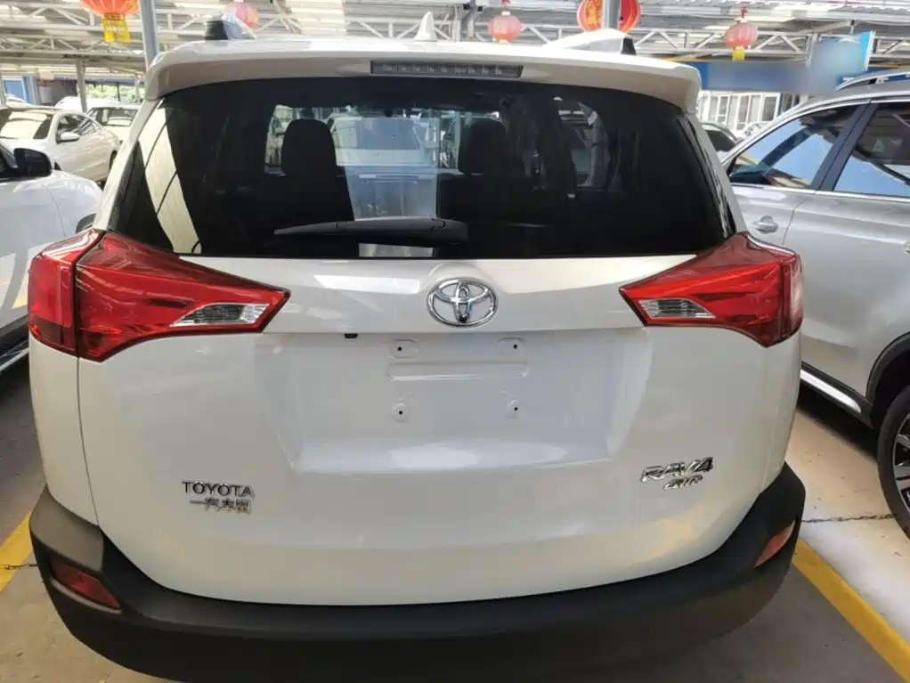 Toyota RAV4 — миниатюра 6