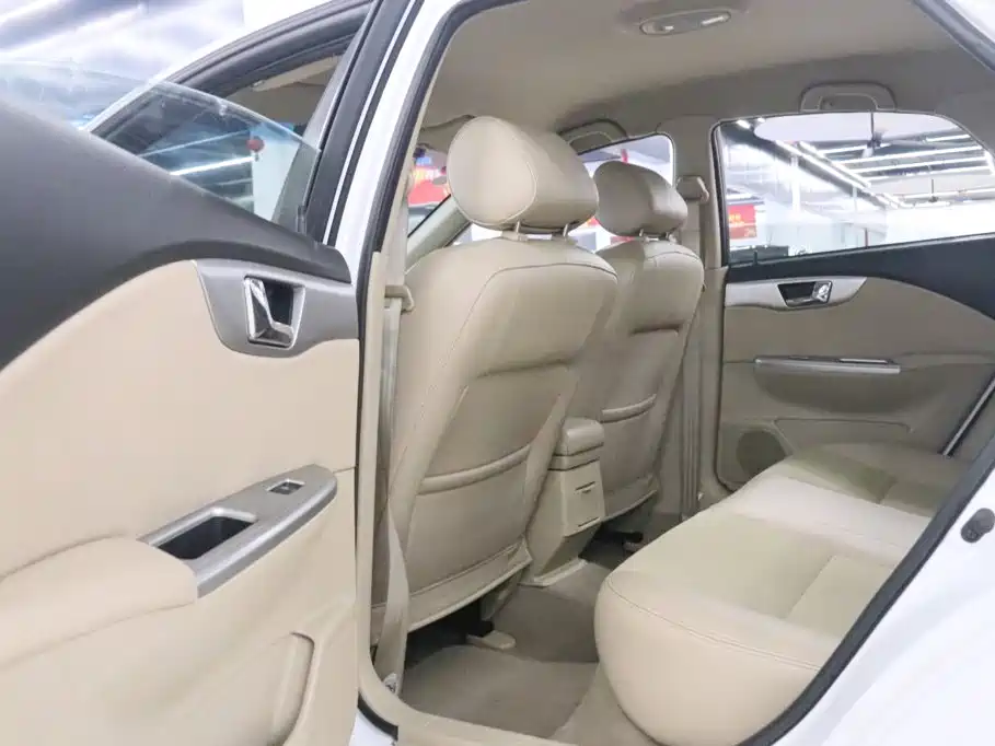 Buick Excelle — миниатюра 13