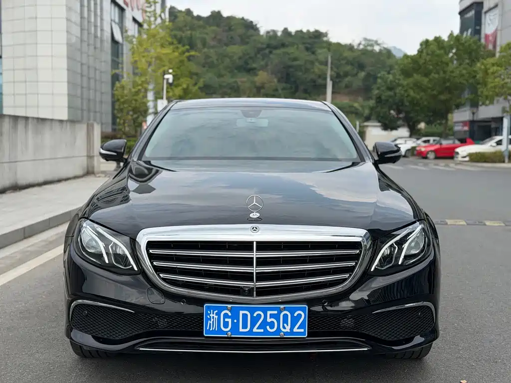 Mercedes-Benz E-Class — миниатюра 2