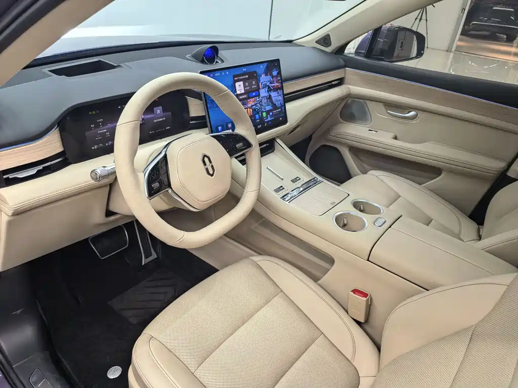 AITO ASK THE WORLD M5