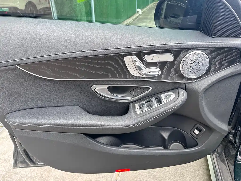 Mercedes-Benz C-Class — миниатюра 6