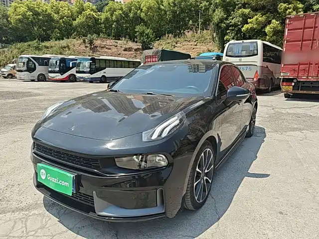 Lynk & Co 03