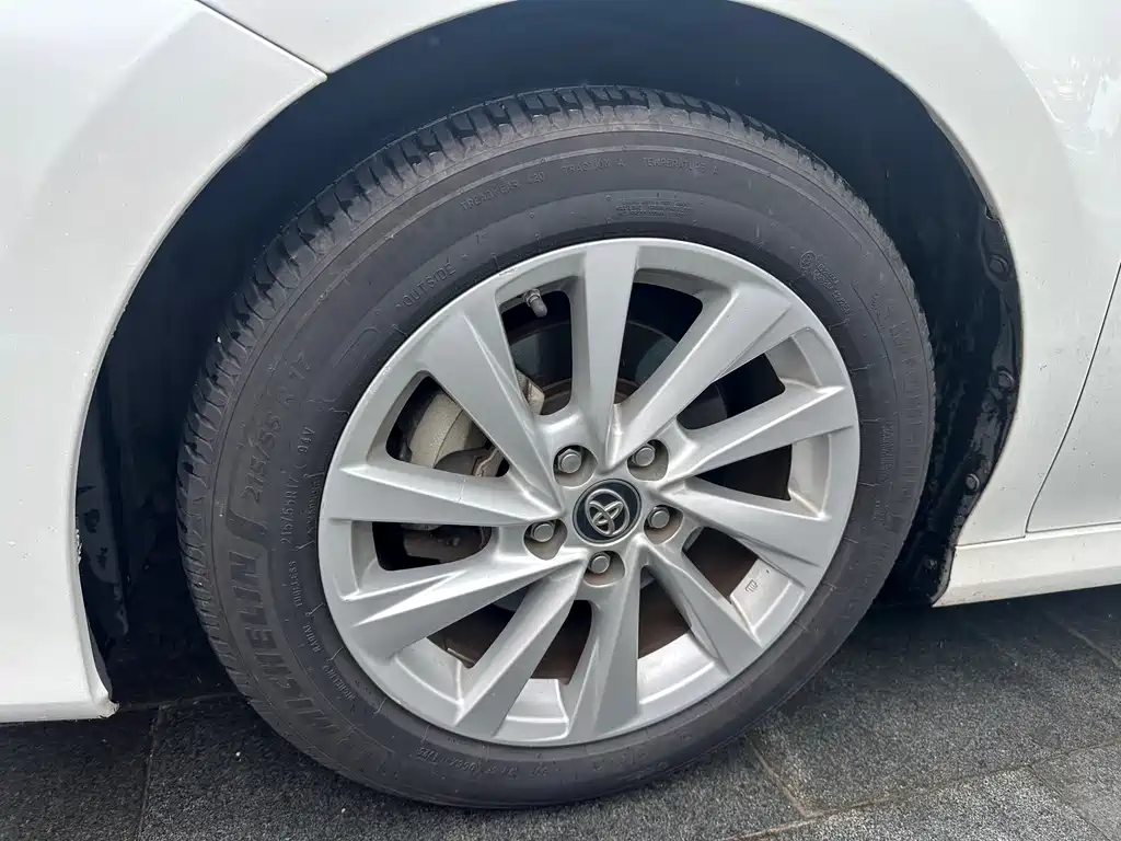 Toyota Camry — миниатюра 16