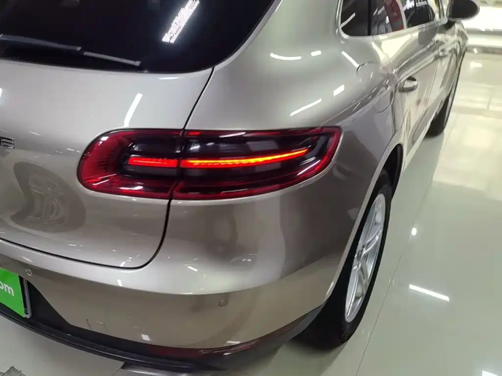Porsche Macan — миниатюра 8