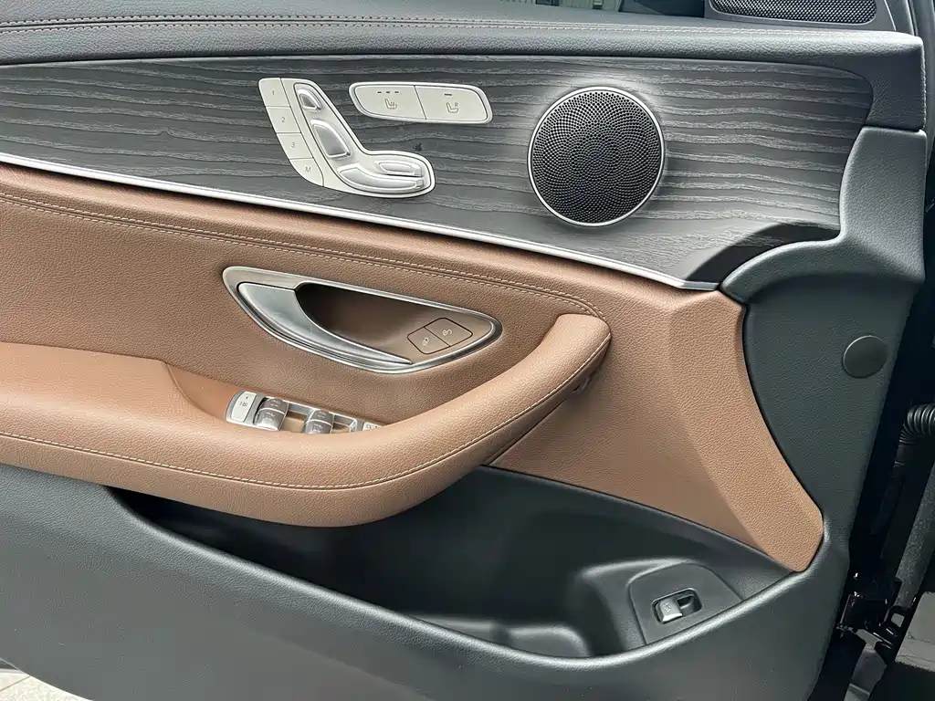 Mercedes-Benz E-Class — миниатюра 12