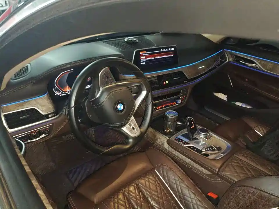 BMW 7 Series — миниатюра 2
