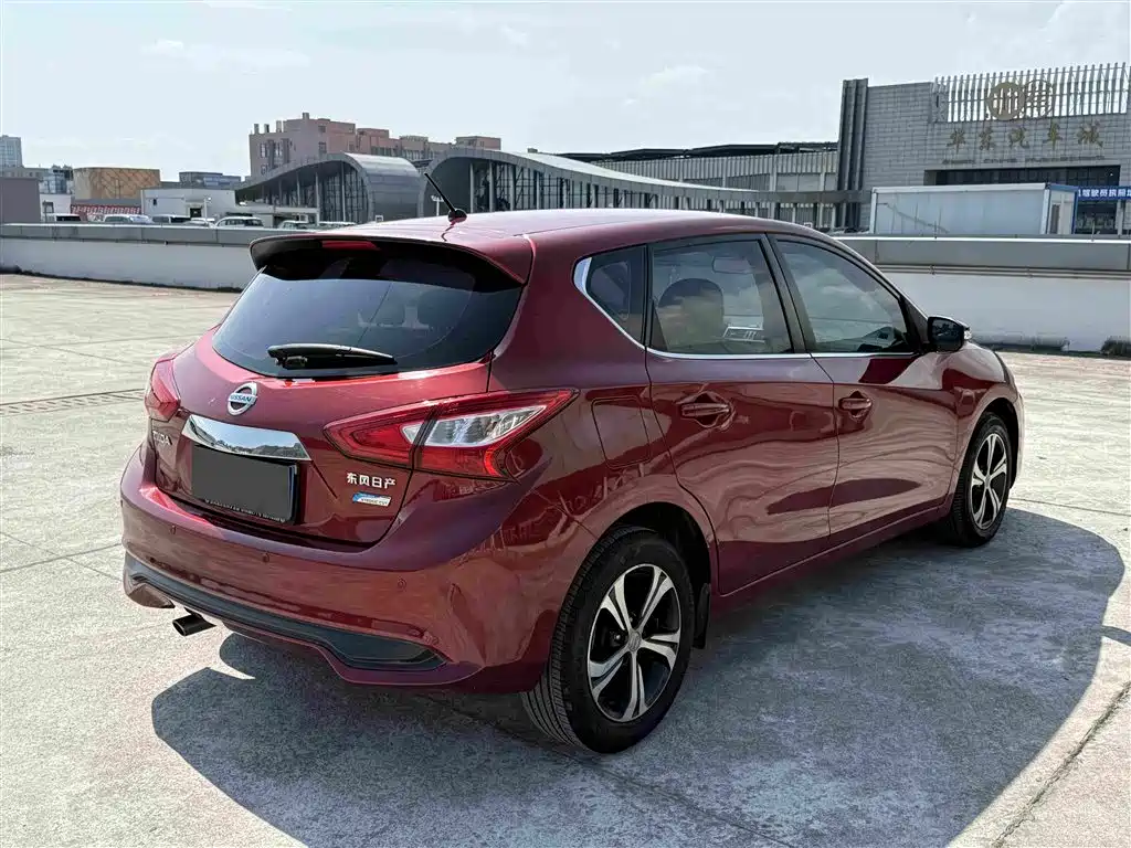 Nissan Tiida — миниатюра 3