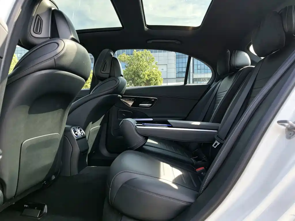 Mercedes-Benz C-Class — миниатюра 6