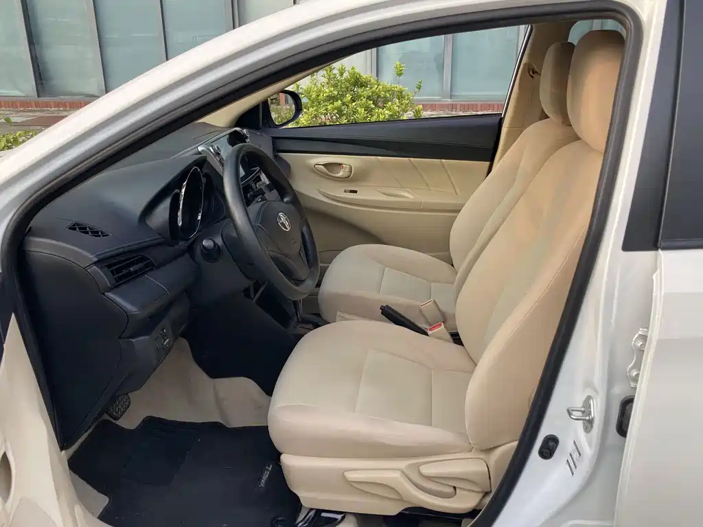 Toyota Yaris L — миниатюра 8