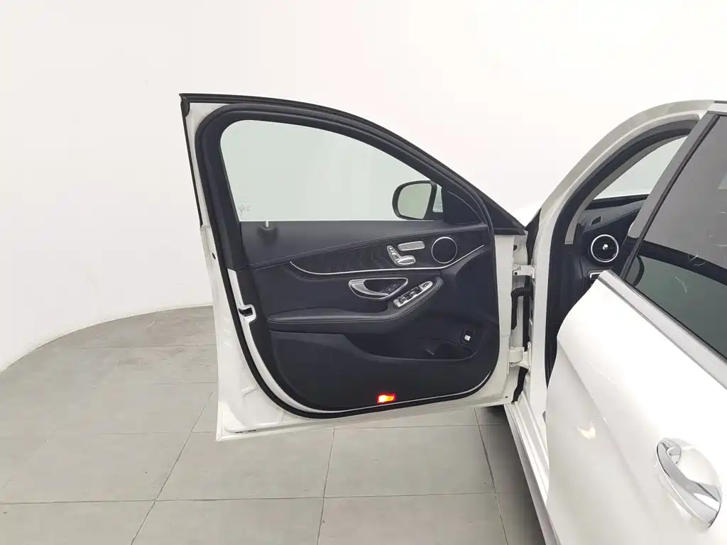 Mercedes-Benz C-Class — миниатюра 8