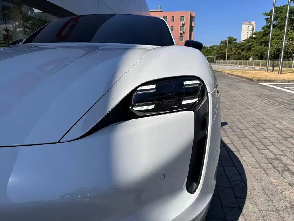 Porsche Taycan — миниатюра 6