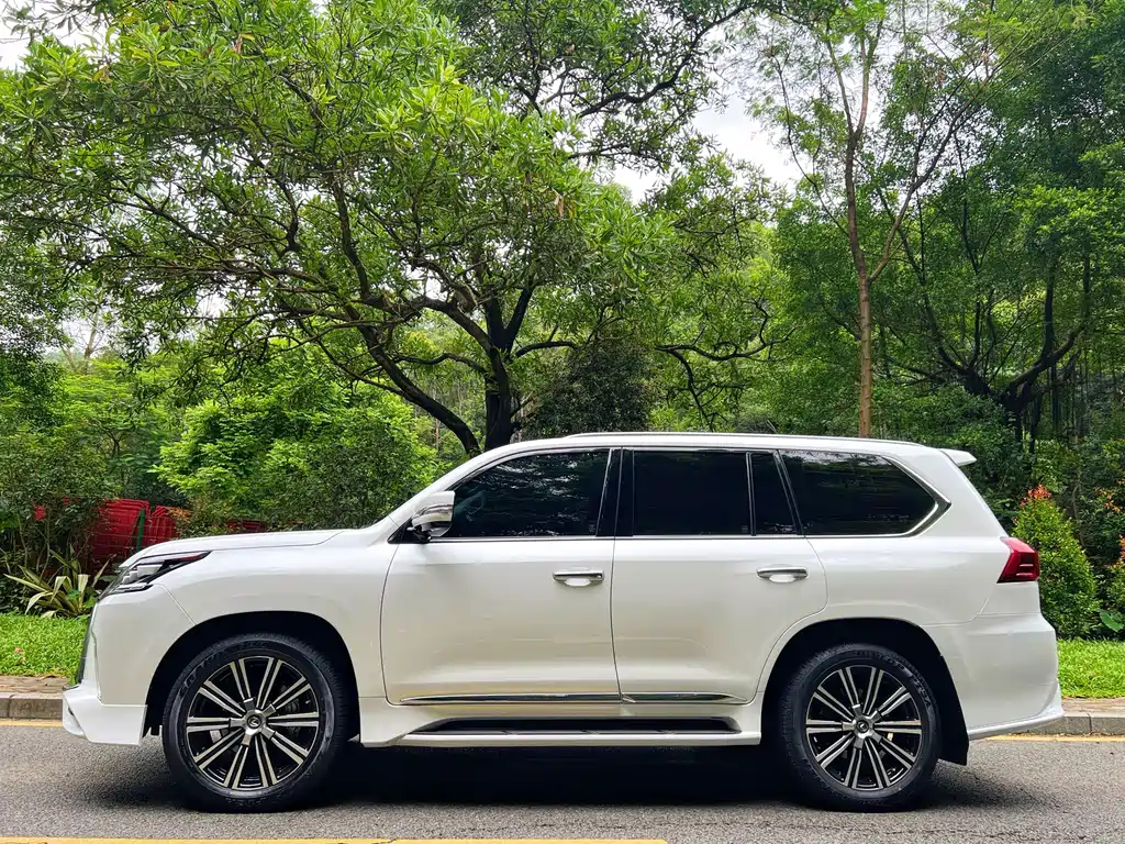 Lexus LX — миниатюра 19