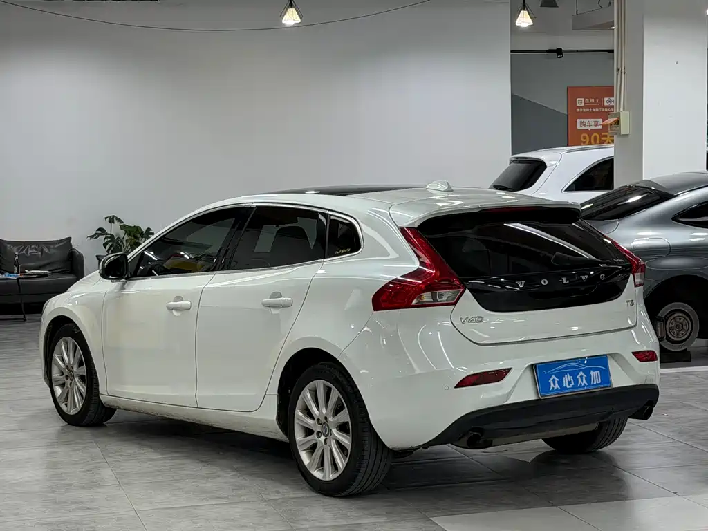 Volvo V40 T3 Smart Elegant Edition, фото 6