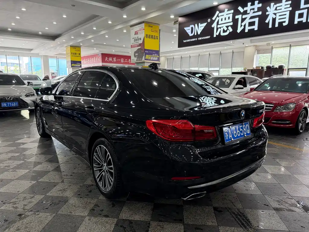 BMW 5 Series — миниатюра 8
