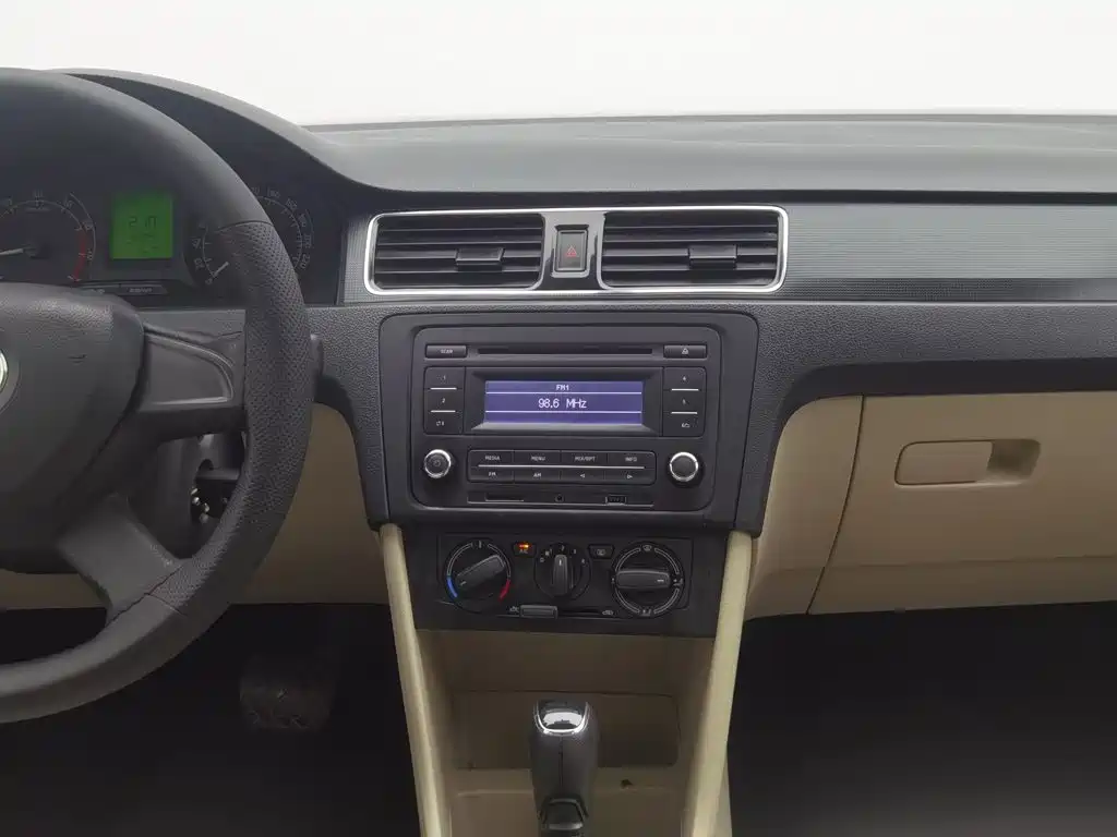 Skoda Rapid — миниатюра 12