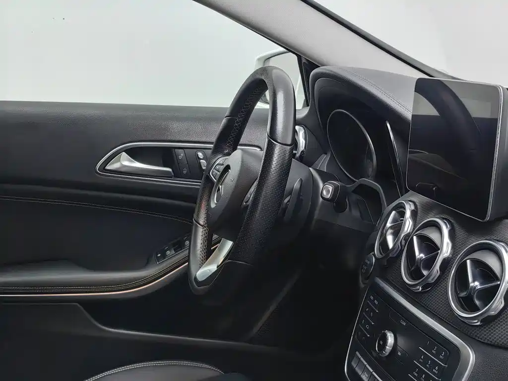 Mercedes-Benz GLA — миниатюра 22