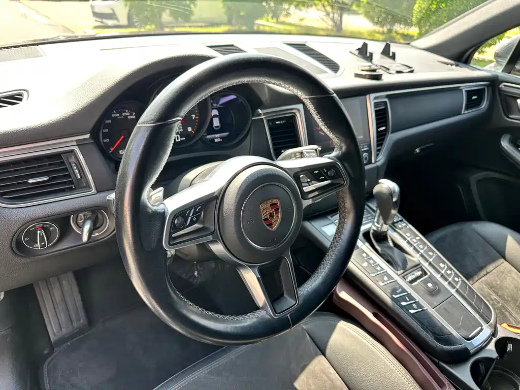 Porsche Macan — миниатюра 12