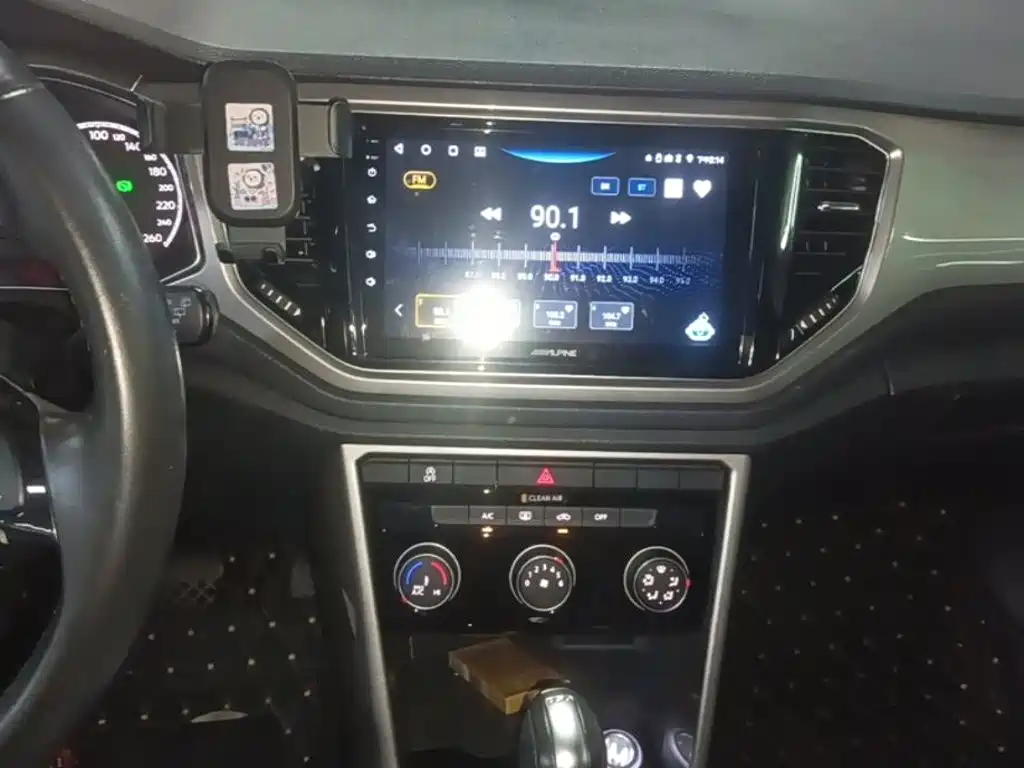 Volkswagen T-Roc — миниатюра 13