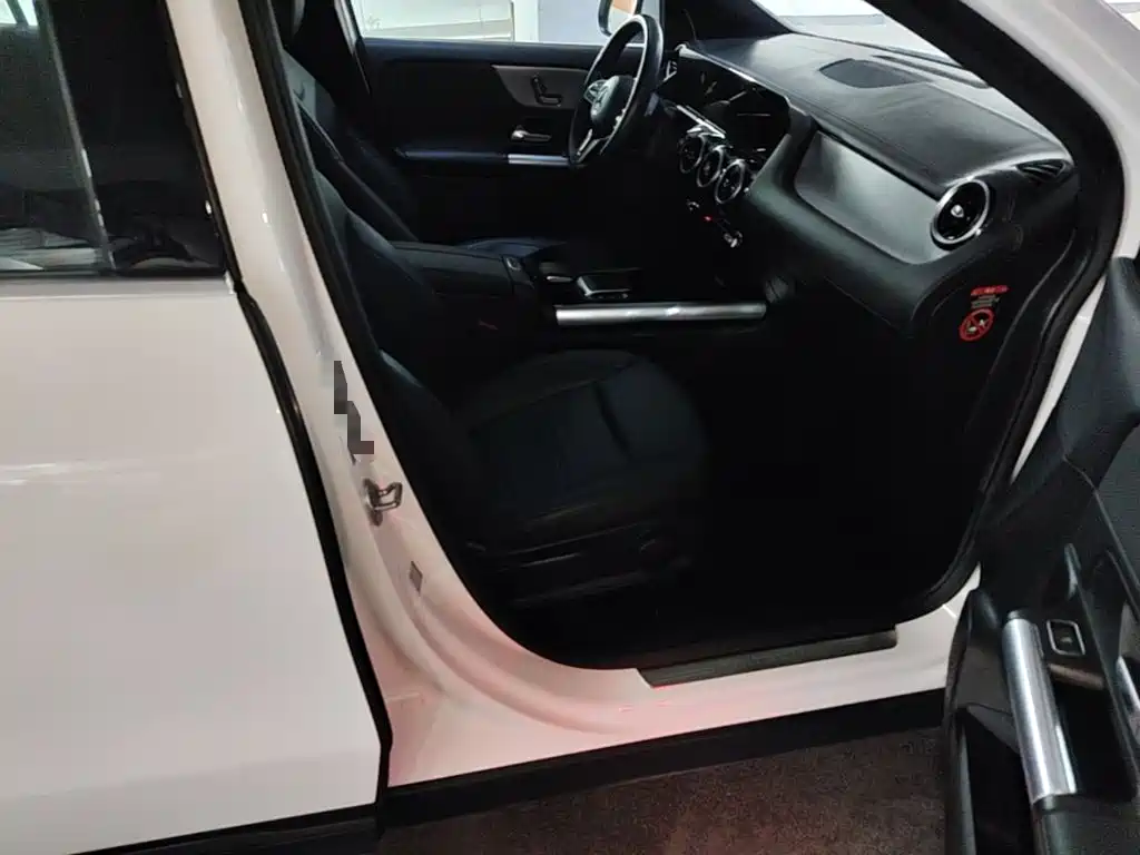 Mercedes-Benz GLA — миниатюра 9