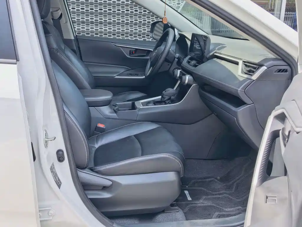 Toyota RAV4 — миниатюра 12