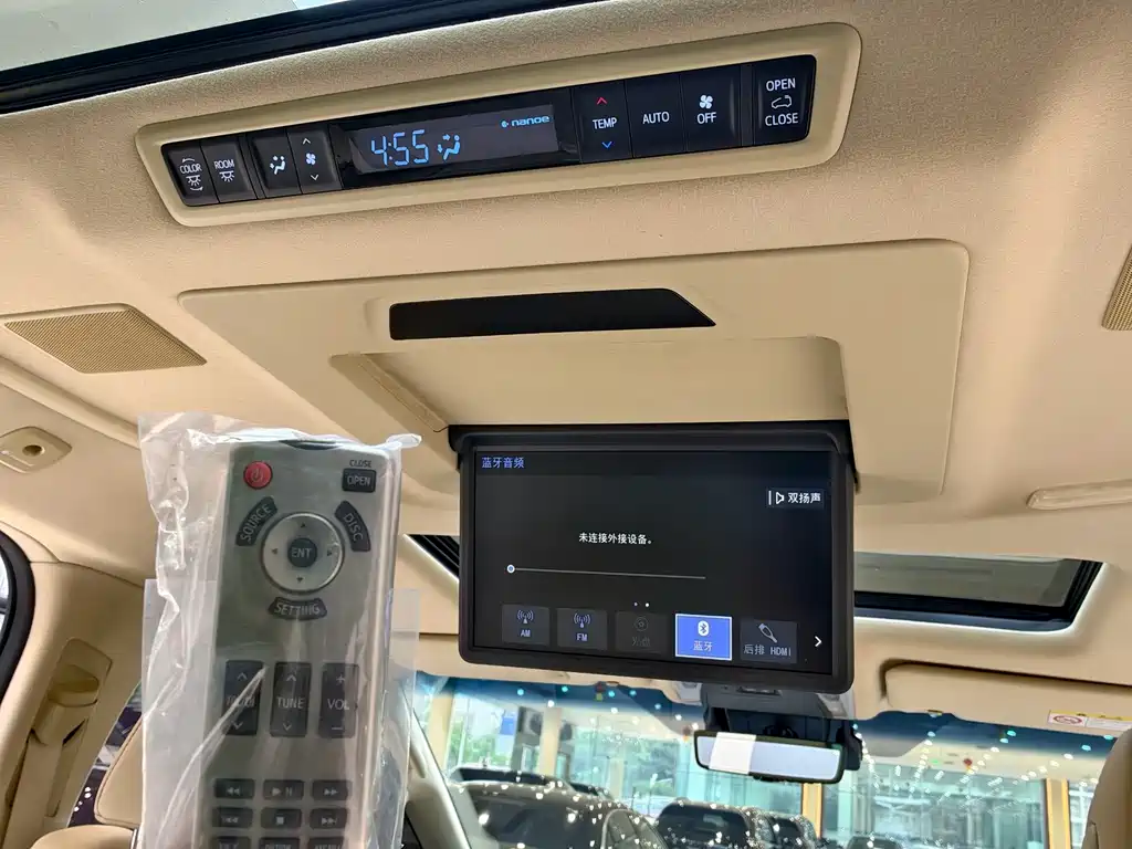 Toyota Vellfire — миниатюра 10