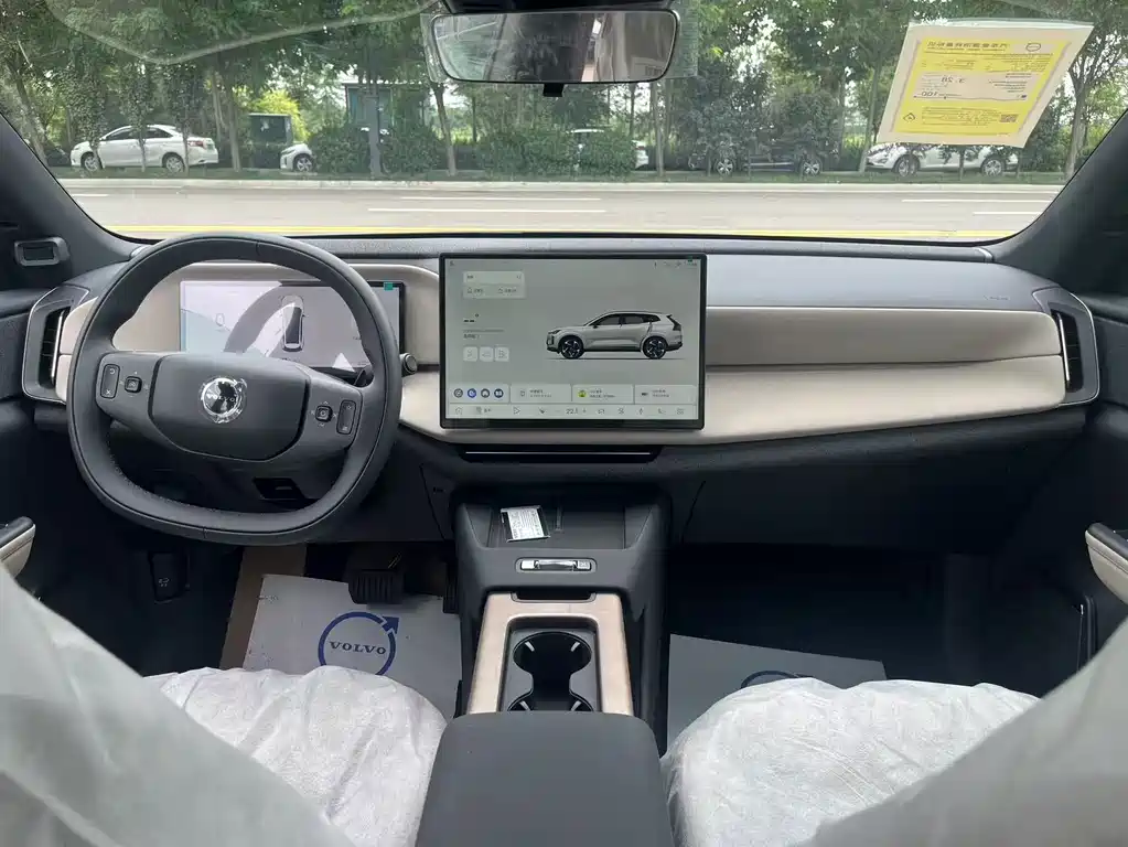 Volvo XC70 PHEV — миниатюра 9