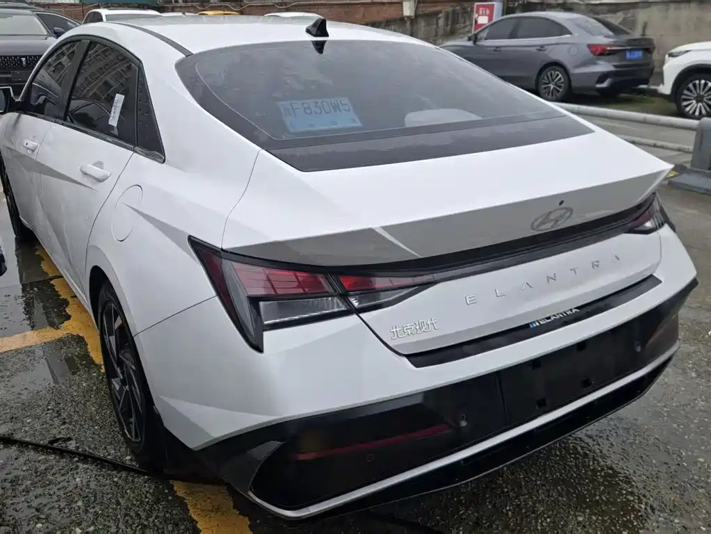Hyundai Elantra — миниатюра 13