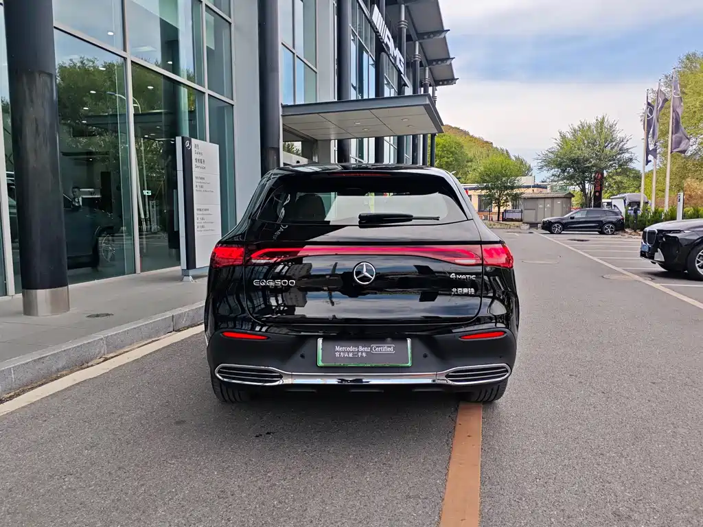 Mercedes-Benz EQE SUV — миниатюра 9