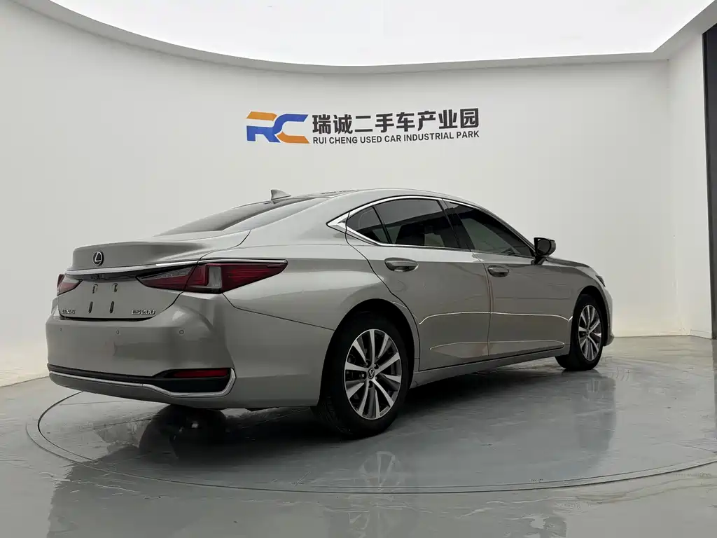 Lexus ES — миниатюра 4