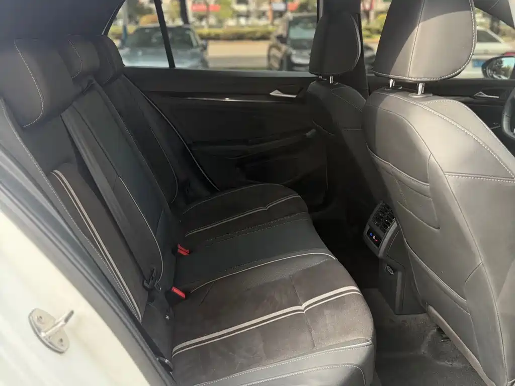 Volkswagen Golf — миниатюра 12
