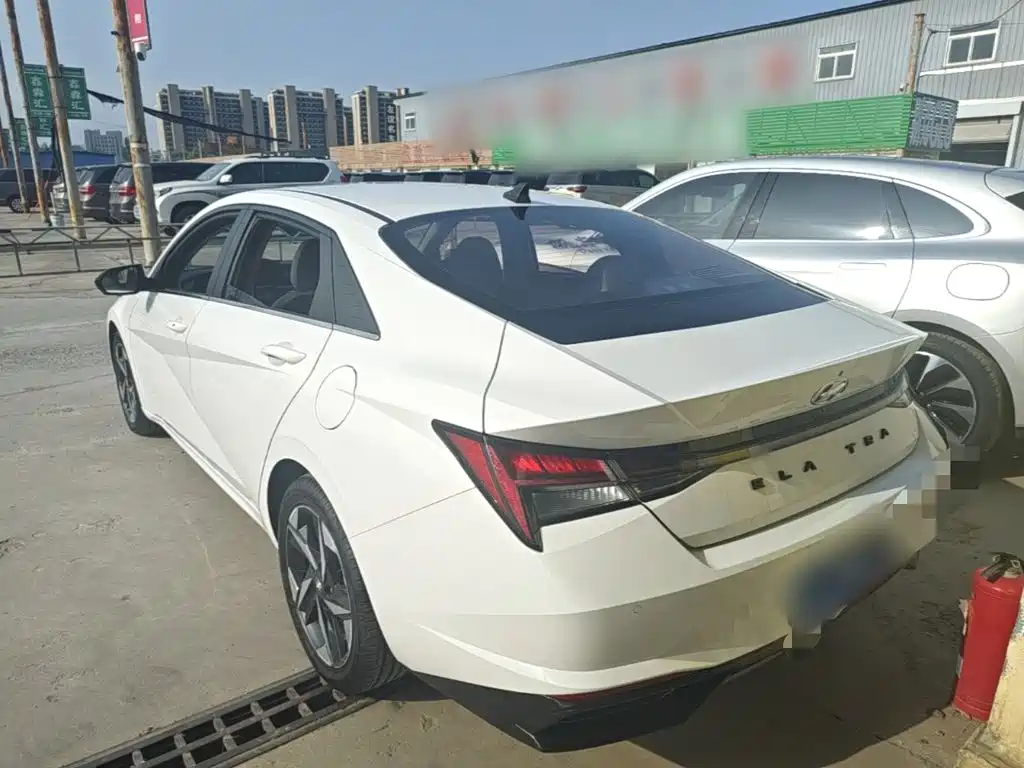 Hyundai Elantra — миниатюра 5