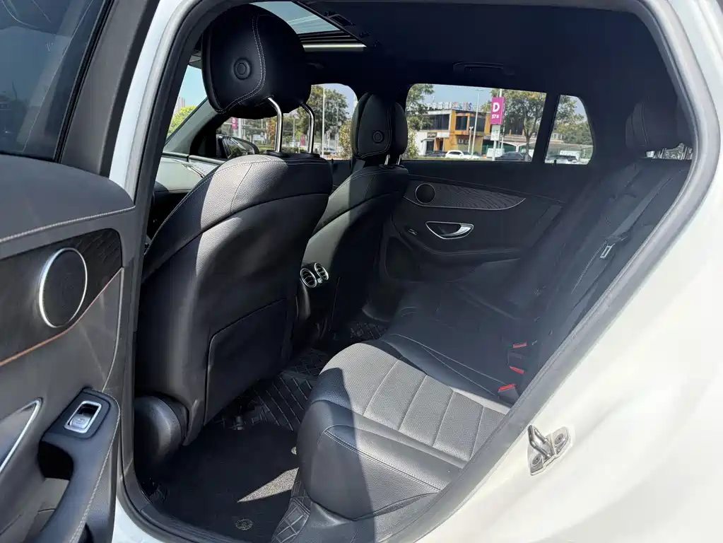 Mercedes-Benz EQC — миниатюра 12
