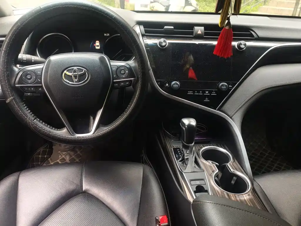 Toyota Camry — миниатюра 10