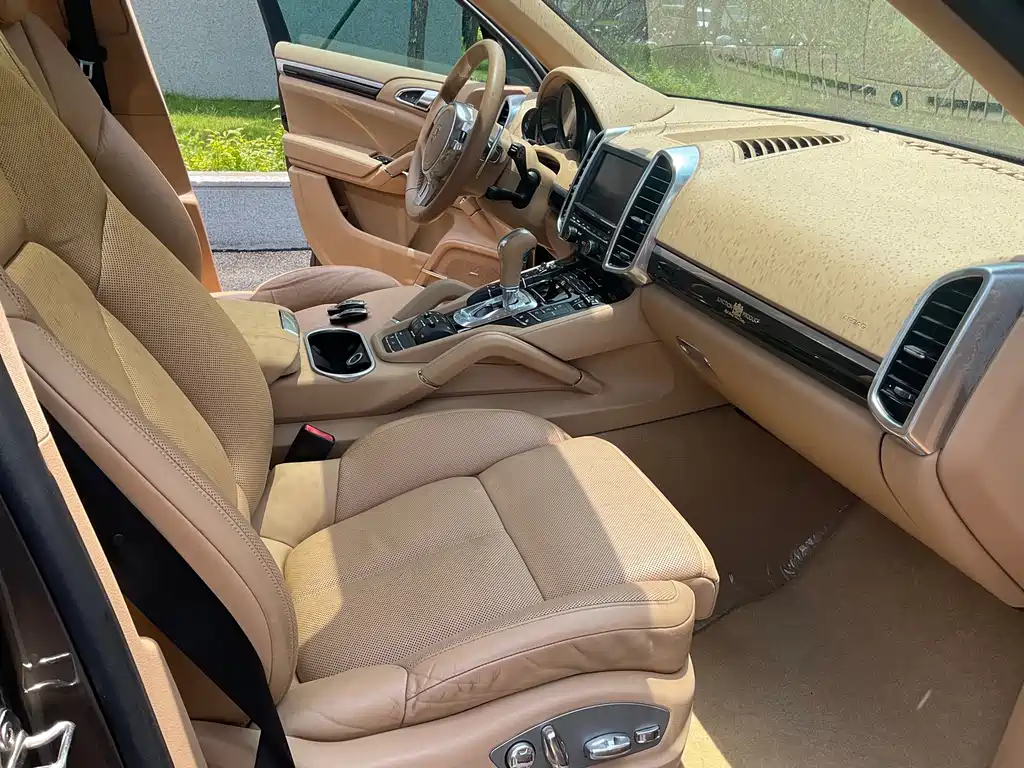 Porsche Cayenne — миниатюра 13