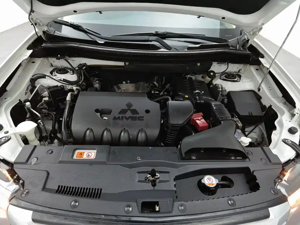 Mitsubishi Outlander (Import) — миниатюра 6