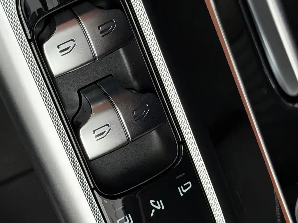 Mercedes-Benz GLC — миниатюра 17