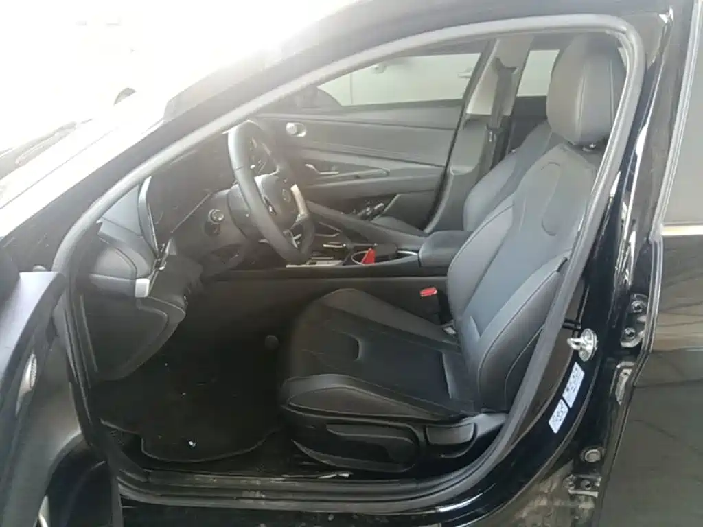 Hyundai Elantra — миниатюра 15