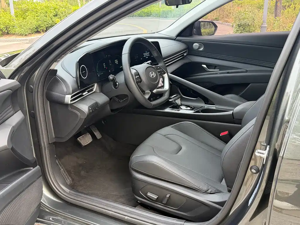 Hyundai Elantra — миниатюра 4