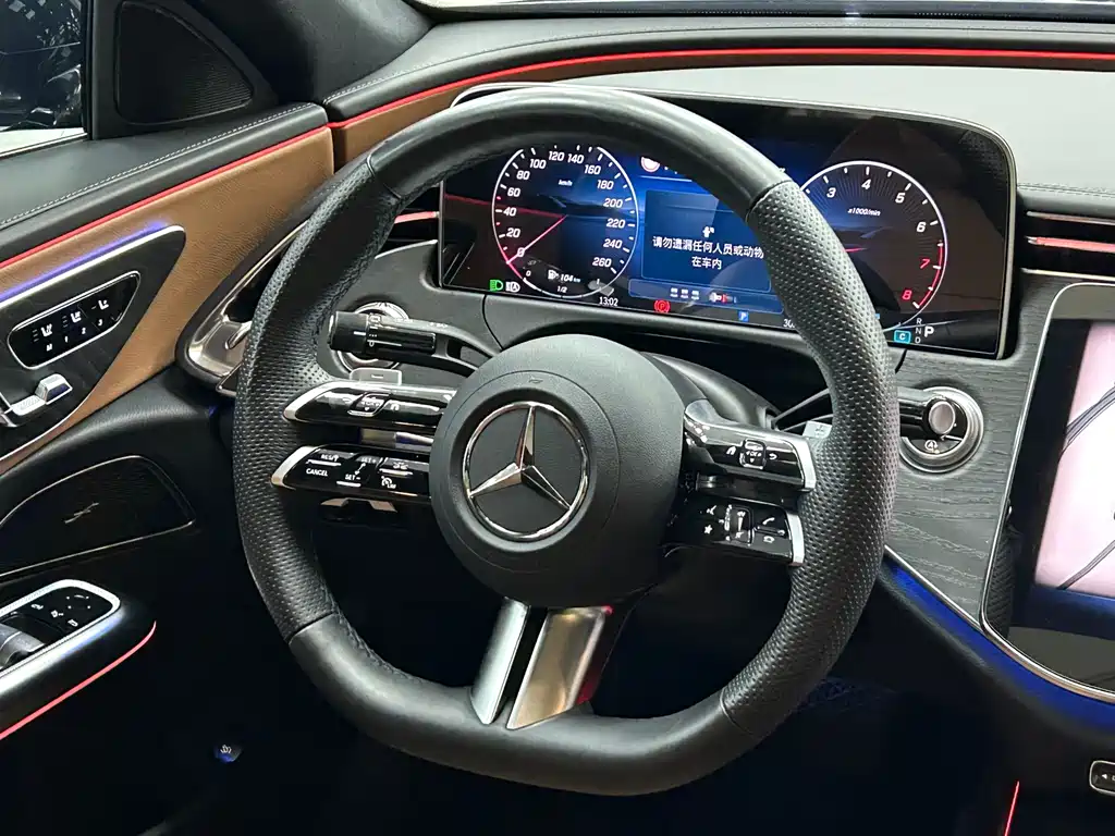 Mercedes-Benz E-Class — миниатюра 13