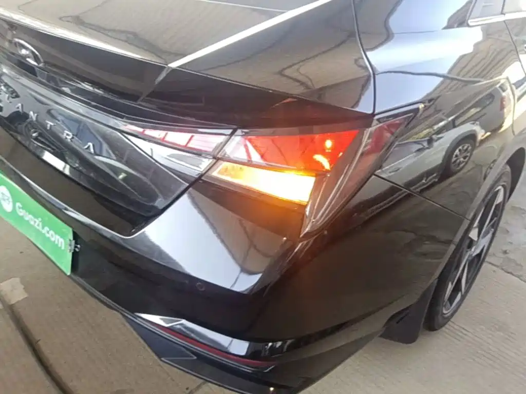 Hyundai Elantra — миниатюра 8