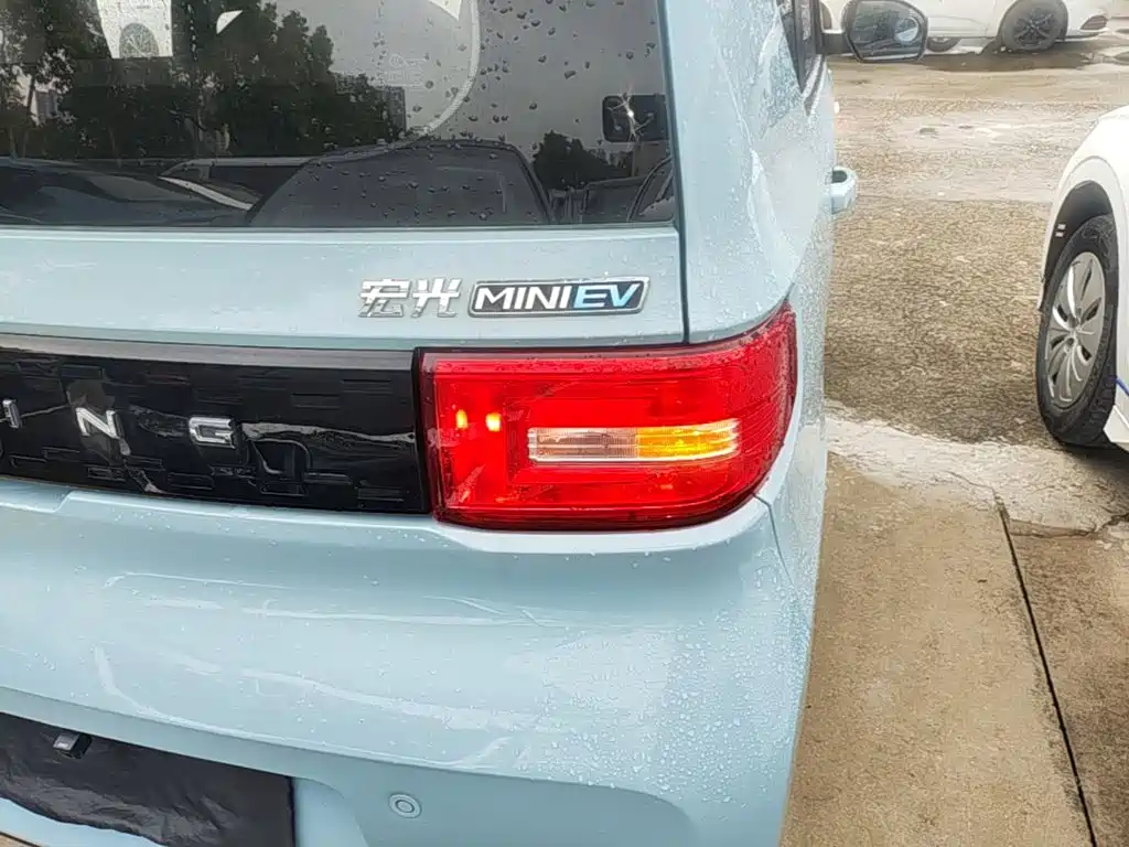 Wuling MINIEV — миниатюра 8