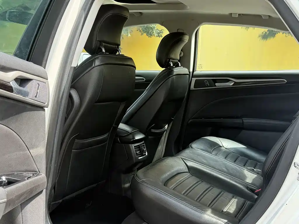 Ford Mondeo — миниатюра 6
