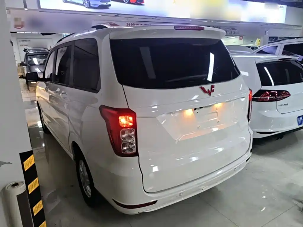 Wuling Hongguang — миниатюра 5