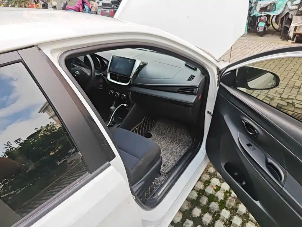 Toyota Yaris L — миниатюра 17