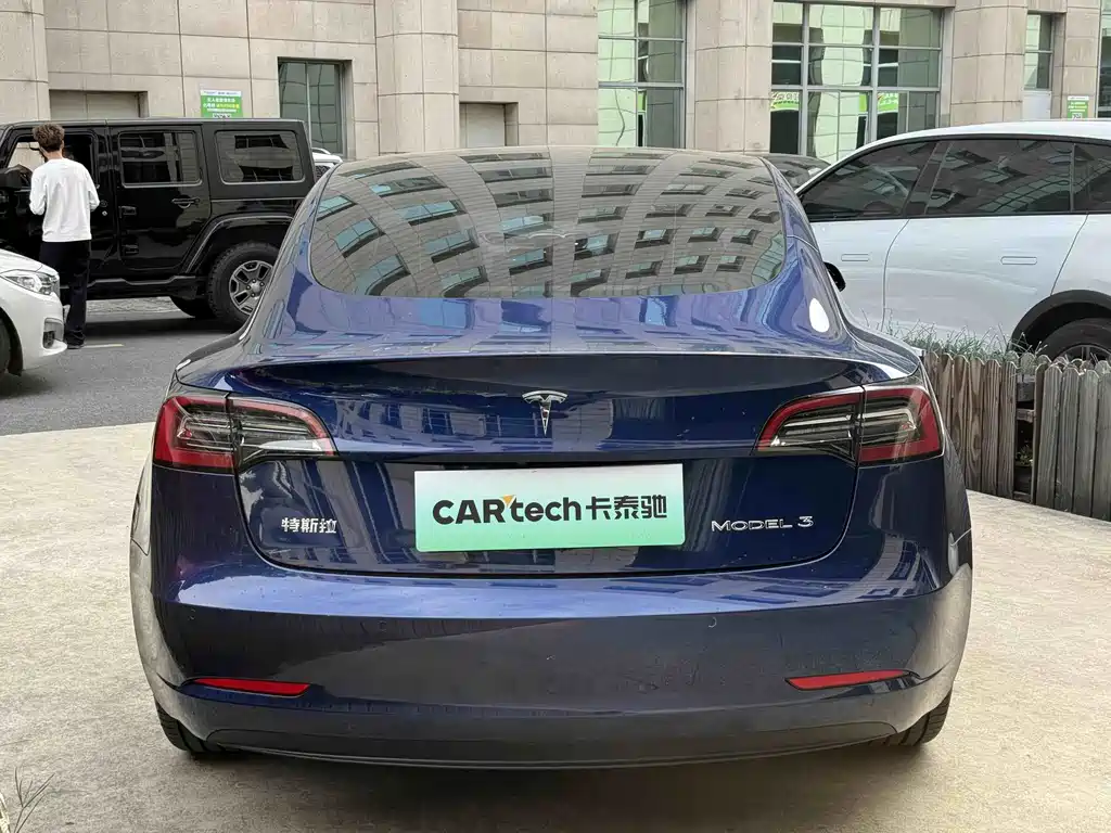 Tesla Model 3 — миниатюра 4
